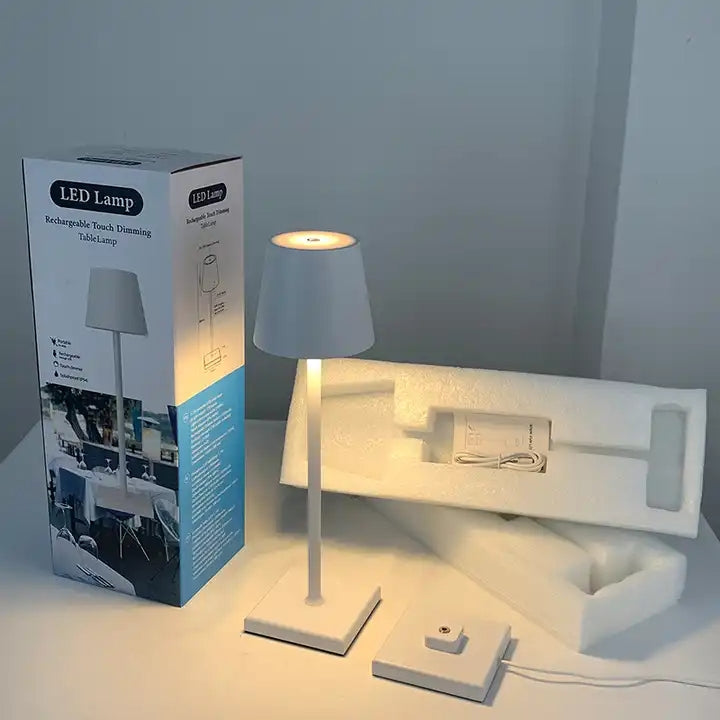 Nordic Indoor Outdoor Metal Lampada da tavolo Led Hotel Restaurant Lampe De Table With Contact Charging Base
