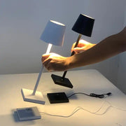 Nordic Indoor Outdoor Metal Lampada da tavolo Led Hotel Restaurant Lampe De Table With Contact Charging Base